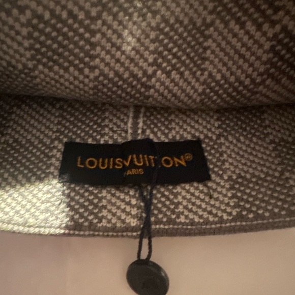 Louis Vuitton Vibrant Grey Knit Beanie - Picture 4 of 4